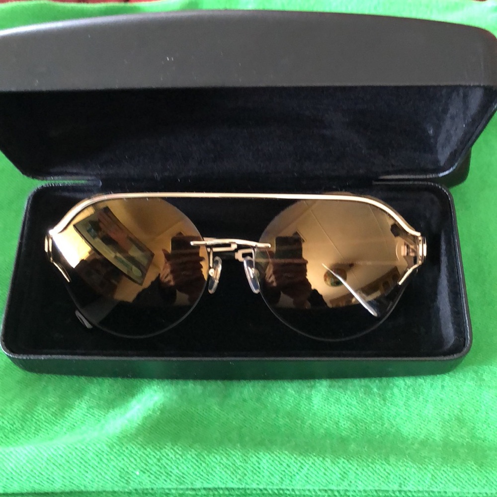 VERSACE SUN GLASSES 🤓 - Picture 8 of 8